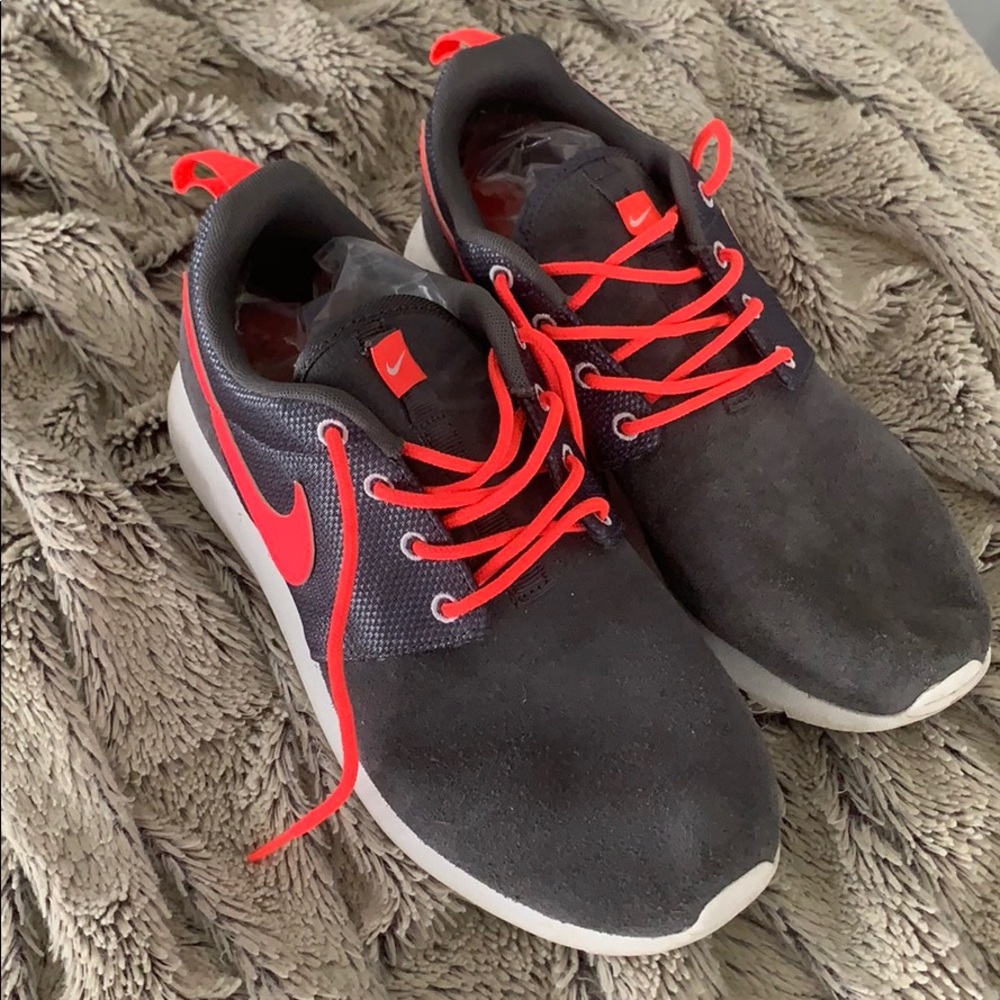 Nike roshe sneakers